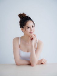 Ms. Sumiri is a tall Japanese & Asian fashion model, her height is 171 cm and she is tall, she is wearing a white camisole and her style is very good.