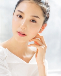 Ms. Arine Koen is a very beautiful & elegant Japanese & Asian beauty fashion model, she is 173 cm tall in a white blouse, she is tall and slender.