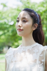 Ms. Arine Koen is a very beautiful & elegant Japanese & Asian beauty fashion model, she is 173 cm, she is tall and slender, she is dressed in white.