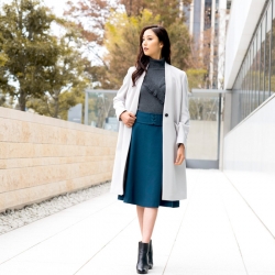 Ms. Arine is a very beautiful & elegant Japanese & Asian beauty fashion model, she is 173 cm, she is tall and slender, she wears a white coat, a gray blouse and a blue skirt.