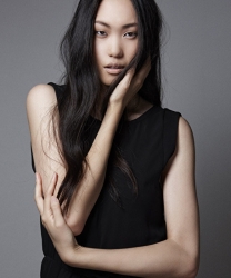 Ms. Yuiko Sekiura is a Japanese & Asian tall fashion model & catwalk model (runway model), her height is 178 cm, she is a tall, slender model, she wears a black dress.