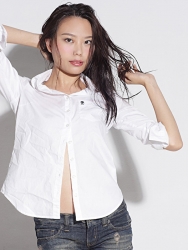 Ms. Eri Noina is wearing a white long-sleeved shirt and jeans, she is a tall and beautiful Japanese & Asian fashion model, parts model, her height is 171 cm, she is tall, and her figure is very slim and beauty woman.