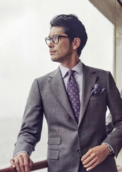 Mr. Hiroaki Kyusogami is wearing a gray suit, he is a handsome Japanese (Asian) actor, fashion model.