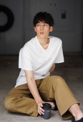 Mr. Ryuutarou Oshikoshi is wearing a white t-shirt and brown pants, he is a Japanese & Asian handsome fashion model.