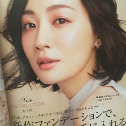Ms. Kotami Jushinin is wearing gray short sleeve blouse, she is featured in magazine articles about makeup, she is a beautiful elegant and mature Japanese & Asian beauty fashion model, her height is 174 cm and she is a tall, tall woman, she is very slim and pretty.