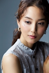 Ms. Arine Koen is a very beautiful & elegant Japanese & Asian beauty fashion model, she is 173 cm, she is tall and slender, she wears a light blue short-sleeved blouse.