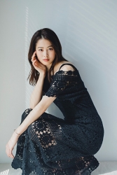 Ms. Sumiri is a tall Japanese & Asian fashion model, her height is 171 cm and she is tall, she is wearing a black dress and her style is very good.