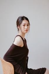 Ms. Sumiri is a tall Japanese & Asian fashion model, her height is 171 cm and she is tall, she is wearing a brown dress and her style is very good.