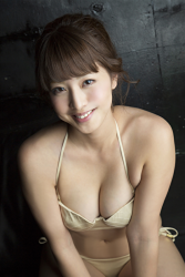 Ms. Arian took off her beautiful lady's suit and showed off her beige bikini swimsuit, she is now completely in a bikini, she is a beautiful & cute Japanese & Asian gravure idol (swimwear model, pin-up model), actress, TV personality.