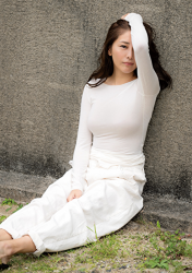 Ms. Maaka Kumagai is wearing a white long-sleeved shirt and white trousers, she is sitting on the ground, she is a mature, beautiful and sexy Japanese & Asian TV personality, gravure idol (bikini model, swimsuit model, pin-up girl), mah-jongg expert.