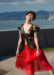 Ms. Sarara Oshinari is wearing (with floral pattern) green shirt, red skirt, she is standing, she is a beautiful and sexy Japanese & Asian flat gravure idol (pin-up girl, bikini model), actress, her bust is 92cm, she has big breasts, beautiful breasts, she is a sexually attractive woman.