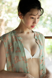 Ms. Hitoha Korekiyo is wearing a light yellow-green short-sleeved vest, white lingerie, she looks down a little, her height is 173 cm, she is tall, she is a tall fashion model, TV personality, actress, her bust is 84 cm, she has beautiful breasts.