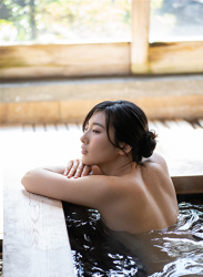 Ms. Serika Fukushi is immersed in the hot spring bath, she is a Japanese & Asian fashion model, sexy bikini model, freelance announcer, TV personality, pharmacist, her bust is 87 cm, she has a charming big breasts and beauty breasts, she is a sexually attractive woman.