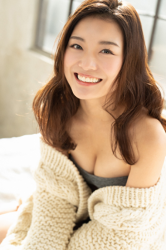 Ms. Amina Hachitsuka is a Japanese & Asian beauty fashion model, TV personality, actress, gravure idol (bikini model, swimwear model, pin-up girl) wearing a white sweater and gray bra.