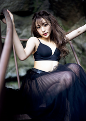 Ms. Yuina Shiga is sitting in black underwear and a translucent black skirt, she is a Japanese & Asian fashion model, actress and swimwear model (gravure idol, bikini model).