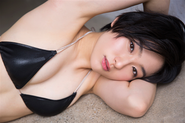 Ms. Yuusa Hayagusa is a beautiful & cute young Japanese & Asian gravure idol (bikini model), wearing a black bikini swimsuit, she is lying on the floor of the room.