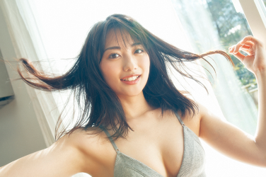 Ms. Kazuki Okuike is wearing gray lingerie, she is a beautiful and elegant Japanese & Asian fashion model, gravure idol (bikini model, swimsuit model, pin-up model), Actress, her bust is 83cm and she has beautiful breasts.