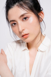 Ms. Atsumi Aonami is wearing a white short-sleeved blouse, she is a beautiful, elegant and mature Japanese & Asian fashion model, her height is 173 cm, and her figure is very slim and pretty.