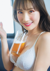 Ms. Emina Iori is a Japanese and Asian gravure idol (swimwear model, bikini model, pin-up girl), TV personality and singer, she is wearing white underwear and has a beer on her cleavage.