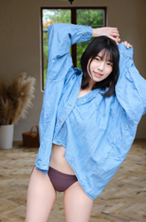 Ms. Kiira Kikuoki is a Japanese & Asian gravure idol (swimwear model, bikini model, pin-up model) and actress, she wears a baggy blue shirt and reveals purple panties.