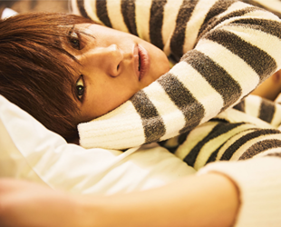 Mr. Ayato Akaibashi is lying on the bed, he is also an actor and voice actor.
