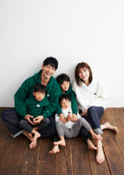 Mr. Hiroaki Kyusogami has a family of five, with three boys, she is a handsome Japanese (Asian) actor, fashion model.