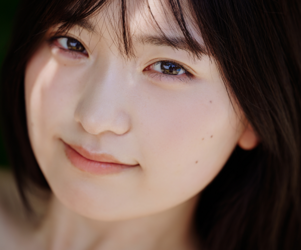 Ms. Asumi Saigosawa's cute face was photographed vividly, she is a very cute and young actress who is also active as a bikini model (swimsuit model / gravure idol / pin up girl).