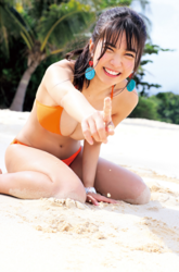 Ms. Kisara Amakura is a Japanese active idol, a very cute bikini model (gravure idol), an actress, and a TV personality, she is wearing an orange bikini and sitting on the beach.