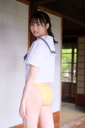 Ms. Makiko Tatsuhashi wears a sailor suit (girl's school uniform) on her upper body and yellow panties on her lower body, she is an active idol singer and gravure idol (bikini model, swimwear model).