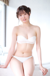 Ms. Makiko Tatsuhashi is wearing a white bra and she is sitting in the bathroom, she is an active idol singer and gravure idol (bikini model, swimwear model).
